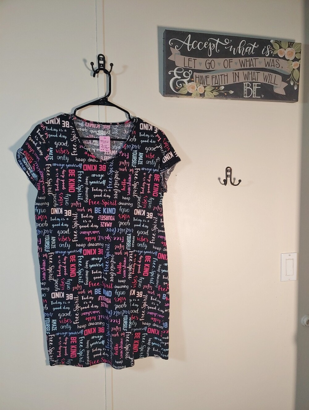 Motivational Print Secret Treasures Small- Medium 6-10 Short Sleeve Nightshirt